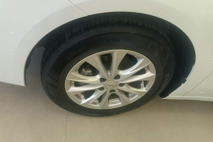 Used Roewe i5 2026 Model 1.5L Manual Comfort Version Exterior 4