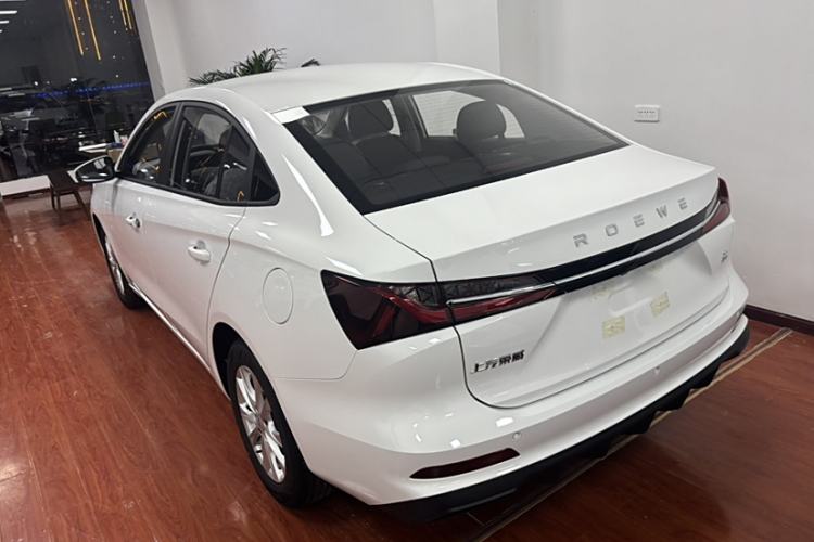 Used Roewe i5 2026 Model 1.5L Manual Comfort Version Exterior 4
