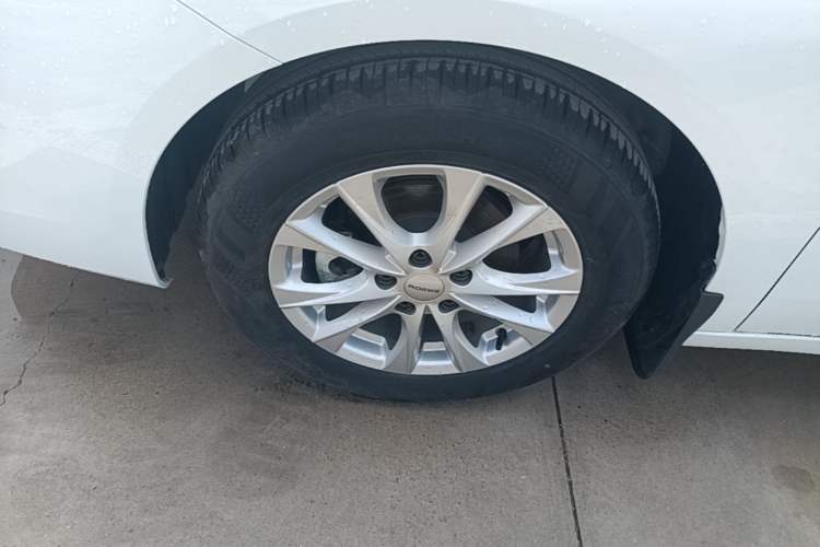 Used Roewe i5 2026 Model 1.5L Manual Comfort Version Exterior 4