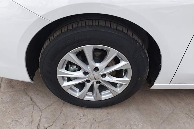 Used Roewe i5 2026 Model 1.5L Manual Comfort Version Exterior 7