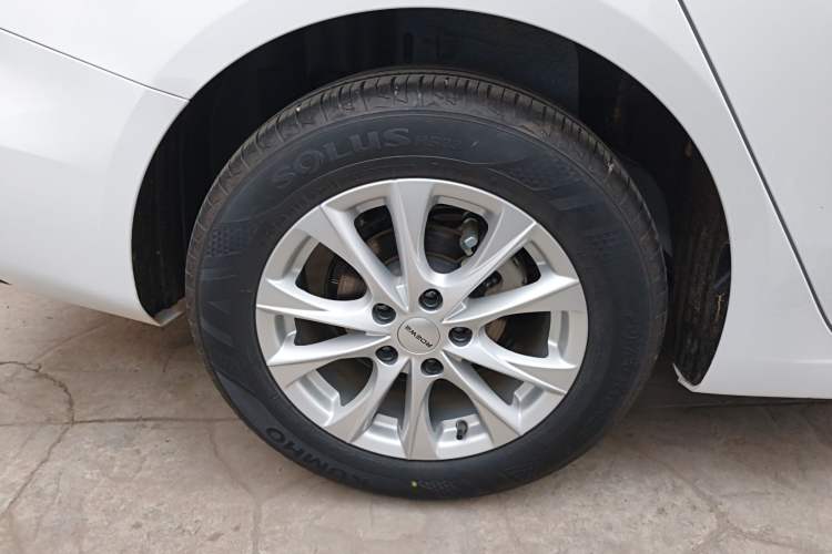 Used Roewe i5 2026 Model 1.5L Manual Comfort Version Exterior 8