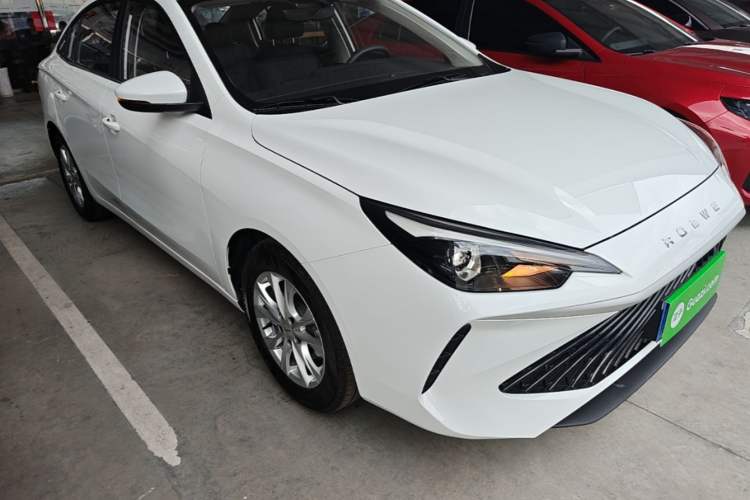 Used Roewe i5 2026 Model 1.5L CVT Luxury Version Front Right 45 Deg