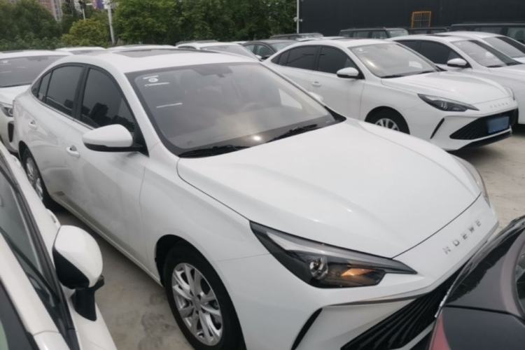 Used Roewe i5 2026 Model 1.5L CVT Luxury Version Front Right 45 Deg