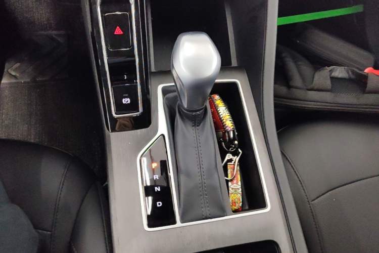 Used Roewe i5 2026 Model 1.5L CVT Luxury Version Gear Lever