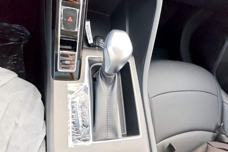 Used Roewe i5 2026 Model 1.5L CVT Luxury Version Gear Lever
