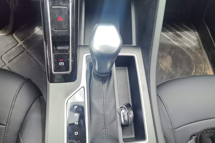 Used Roewe i5 2026 Model 1.5L CVT Luxury Version Gear Lever