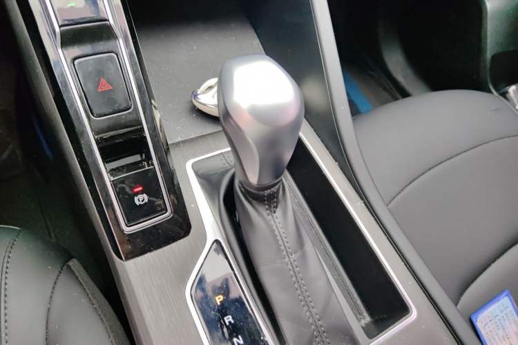 Used Roewe i5 2026 Model 1.5L CVT Luxury Version Gear Lever