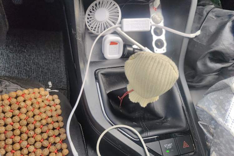 Used Roewe i5 2026 Model 1.5L Manual Comfort Version Gear Lever