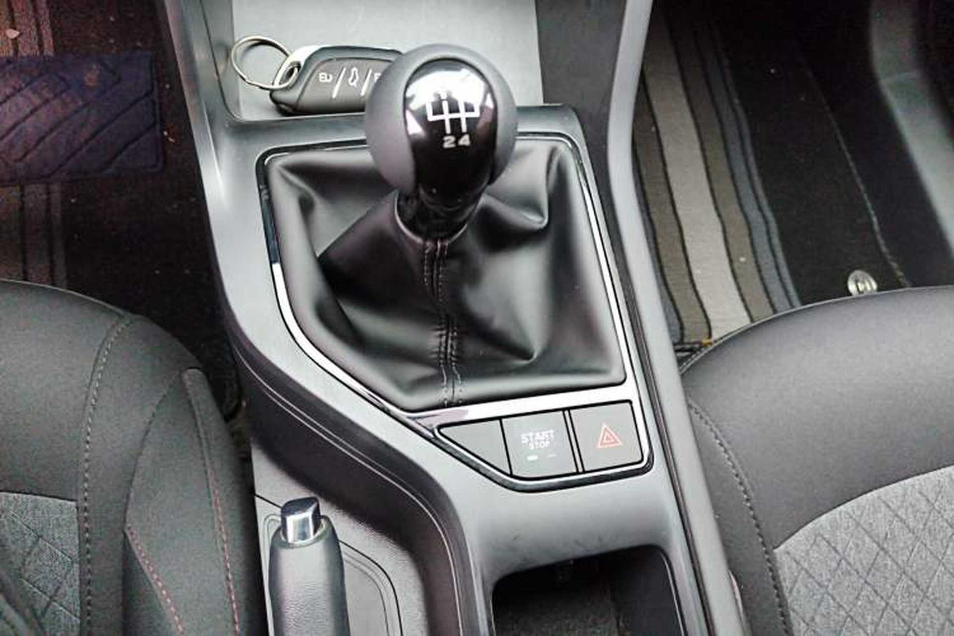 Used Roewe i5 2026 Model 1.5L Manual Comfort Version Gear Lever