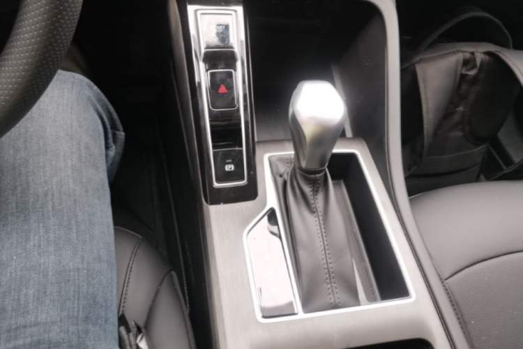 Used Roewe i5 2026 Model 1.5L CVT Luxury Version Gear Lever