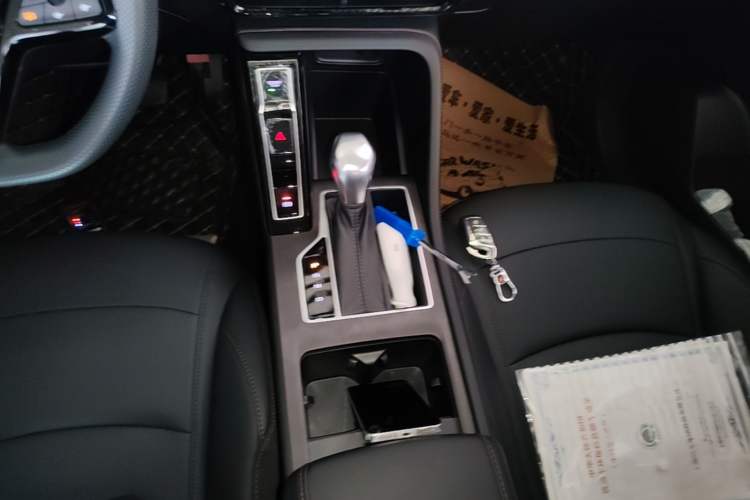 Used Roewe i5 2026 Model 1.5L CVT Luxury Version Gear Lever