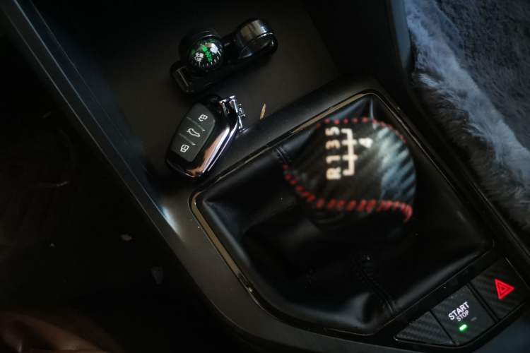 Used Roewe i5 2026 Model 1.5L Manual Comfort Version Gear Lever