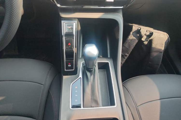 Used Roewe i5 2026 Model 1.5L CVT Luxury Version Gear Lever