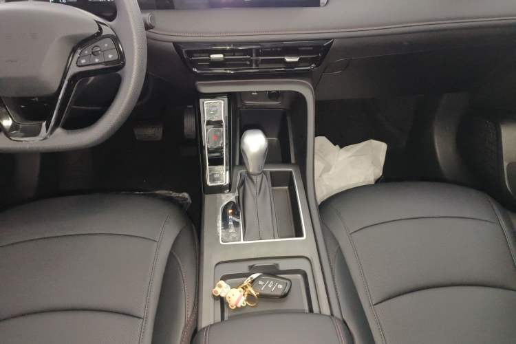 Used Roewe i5 2026 Model 1.5L CVT Luxury Version Gear Lever