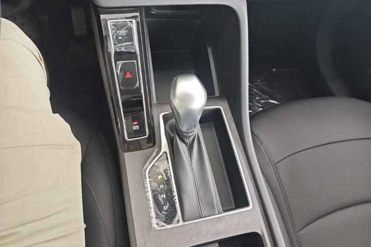Used Roewe i5 2026 Model 1.5L CVT Luxury Version Gear Lever