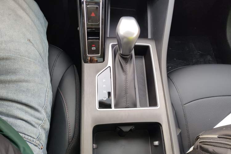 Used Roewe i5 2026 Model 1.5L CVT Luxury Version Gear Lever