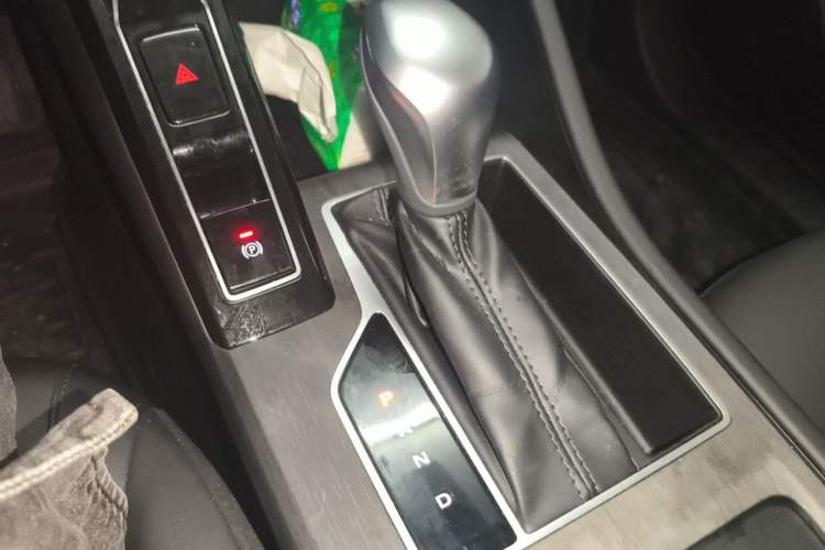 Used Roewe i5 2026 Model 1.5L CVT Prestige Version Gear Lever