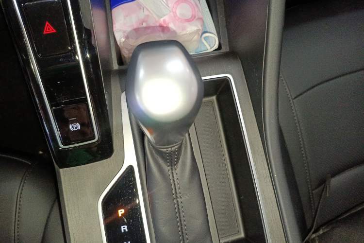 Used Roewe i5 2026 Model 1.5L CVT Luxury Version Gear Lever