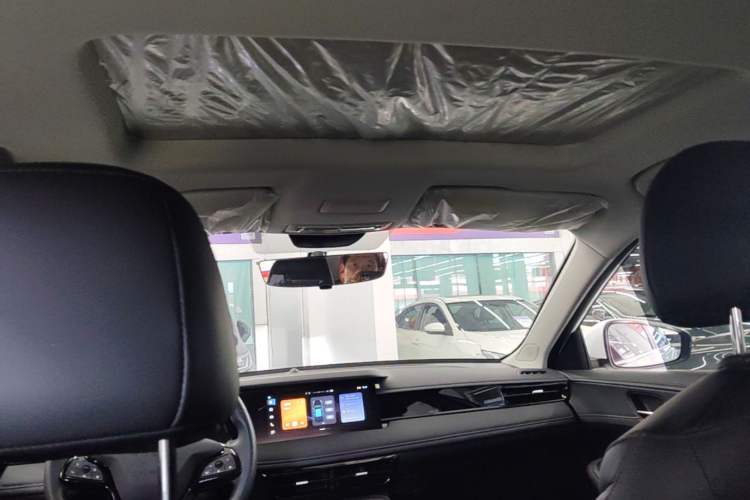 Used Roewe i5 2026 Model 1.5L CVT Luxury Version Headliner
