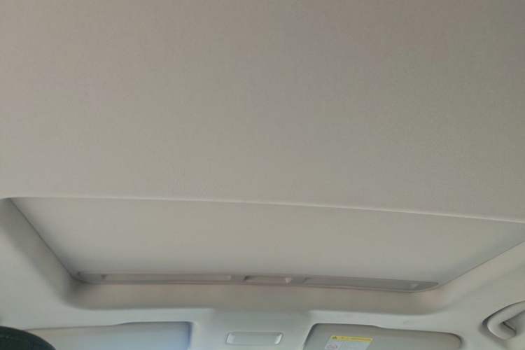 Used Roewe i5 2026 Model 1.5L CVT Luxury Version Headliner