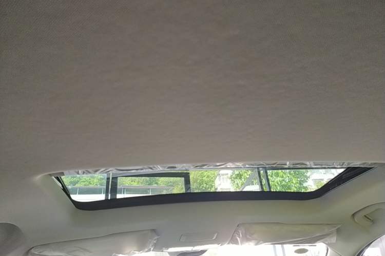 Used Roewe i5 2026 Model 1.5L CVT Luxury Version Headliner