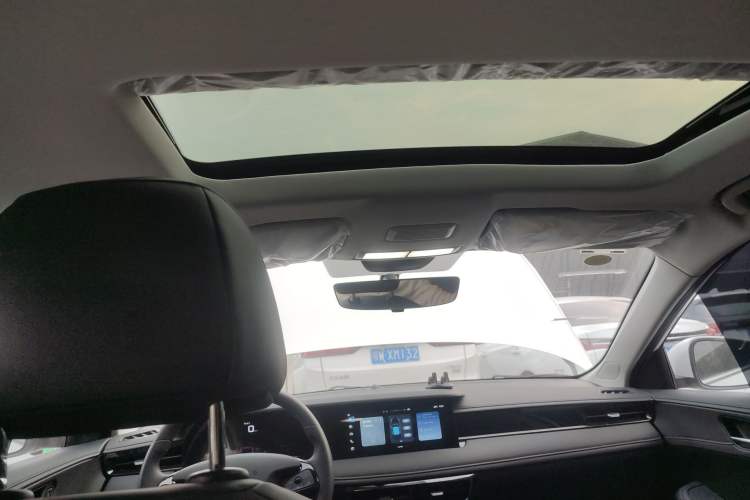 Used Roewe i5 2026 Model 1.5L CVT Luxury Version Headliner