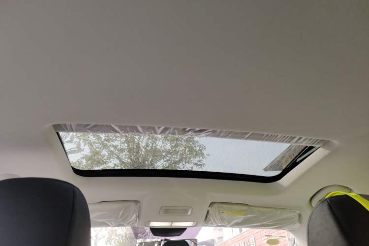 Used Roewe i5 2026 Model 1.5L CVT Luxury Version Headliner
