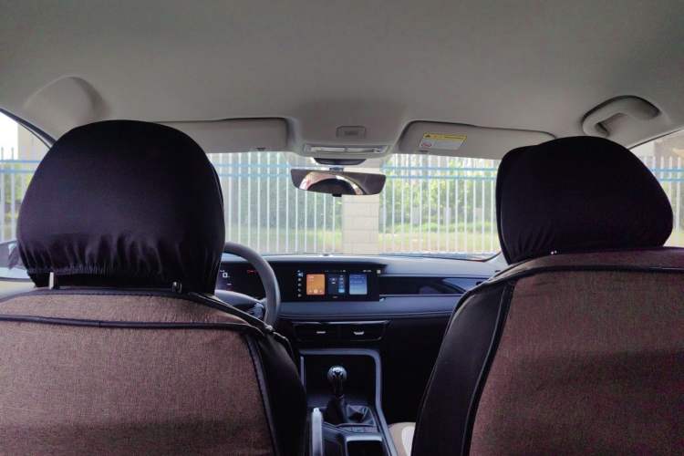 Used Roewe i5 2026 Model 1.5L Manual Comfort Version Headliner