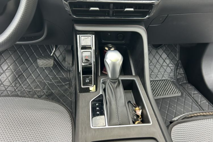 Used Roewe i5 2026 Model 1.5L CVT Luxury Version Interior 10