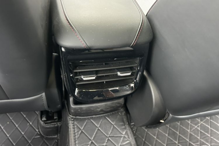 Used Roewe i5 2026 Model 1.5L CVT Luxury Version Interior 12