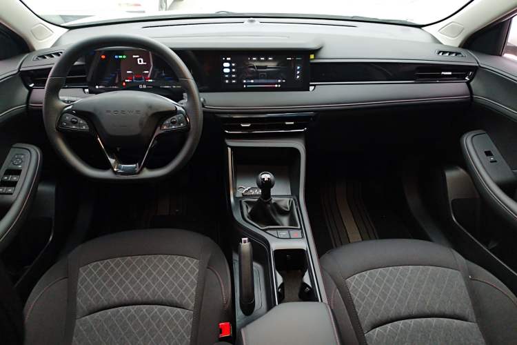 Used Roewe i5 2026 Model 1.5L Manual Comfort Version Interior 2