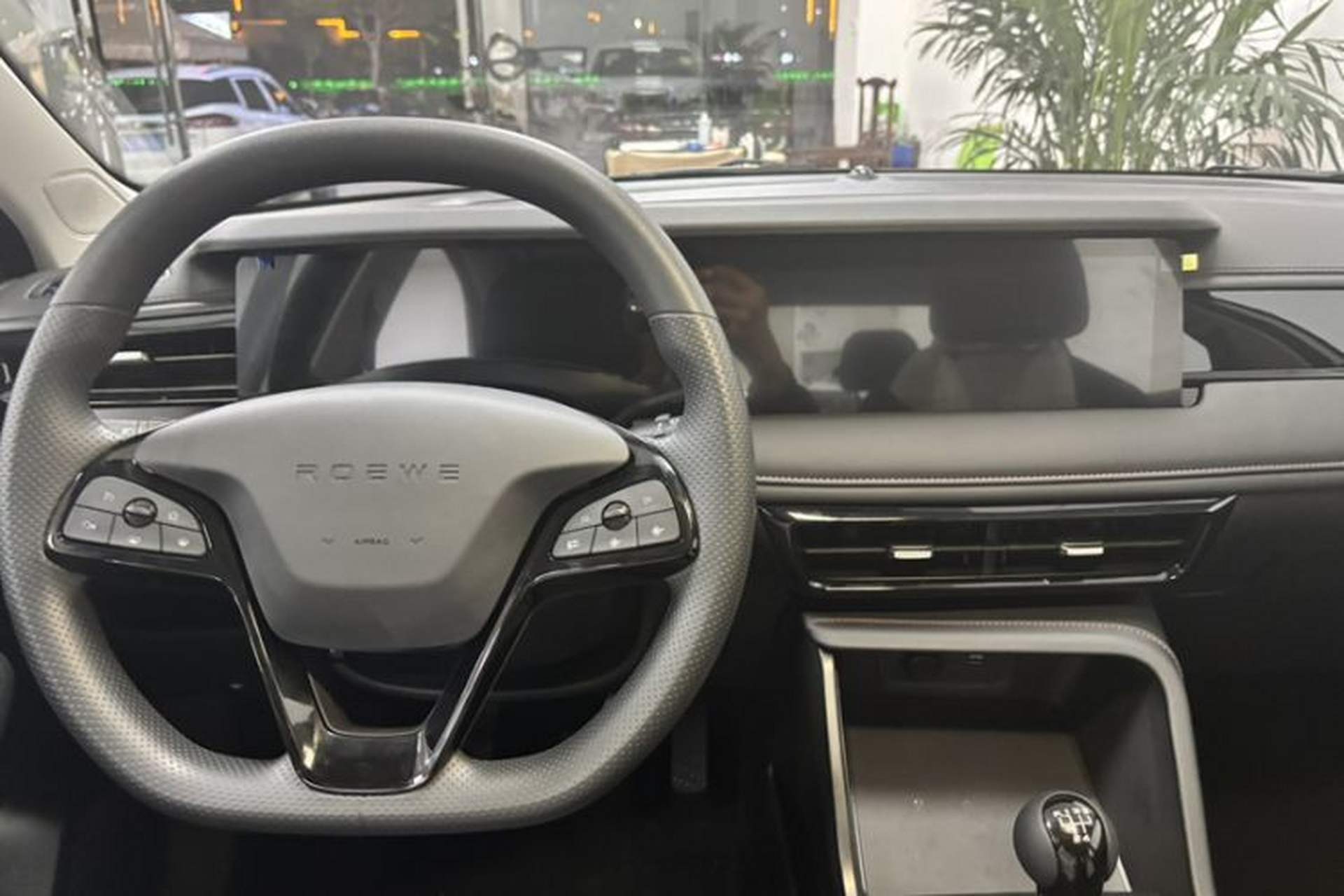 Used Roewe i5 2026 Model 1.5L Manual Comfort Version Interior 2