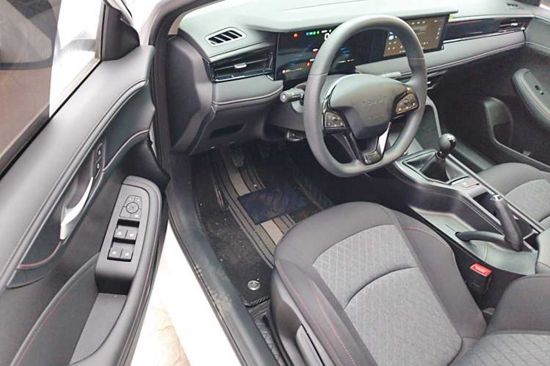 Used Roewe i5 2026 Model 1.5L Manual Comfort Version Interior 3