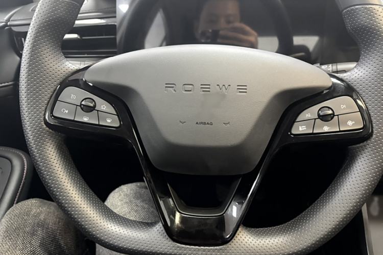 Used Roewe i5 2026 Model 1.5L Manual Comfort Version Interior 3