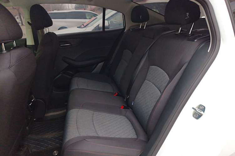 Used Roewe i5 2026 Model 1.5L Manual Comfort Version Interior 4