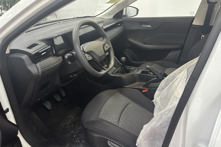 Used Roewe i5 2026 Model 1.5L Manual Comfort Version Interior 6