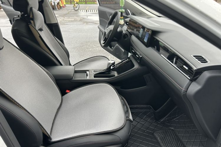 Used Roewe i5 2026 Model 1.5L CVT Luxury Version Interior 7