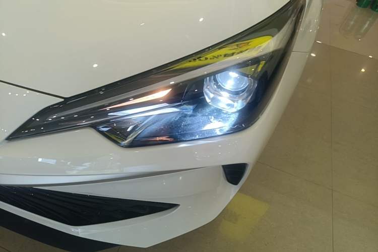 Used Roewe i5 2026 Model 1.5L Manual Comfort Version Left Front Headlight