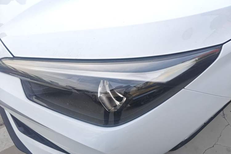 Used Roewe i5 2026 Model 1.5L Manual Comfort Version Left Front Headlight