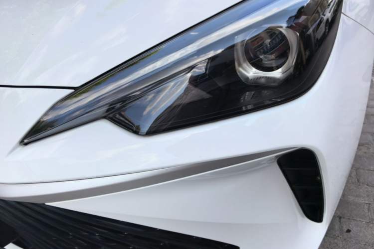 Used Roewe i5 2026 Model 1.5L Manual Comfort Version Left Front Headlight