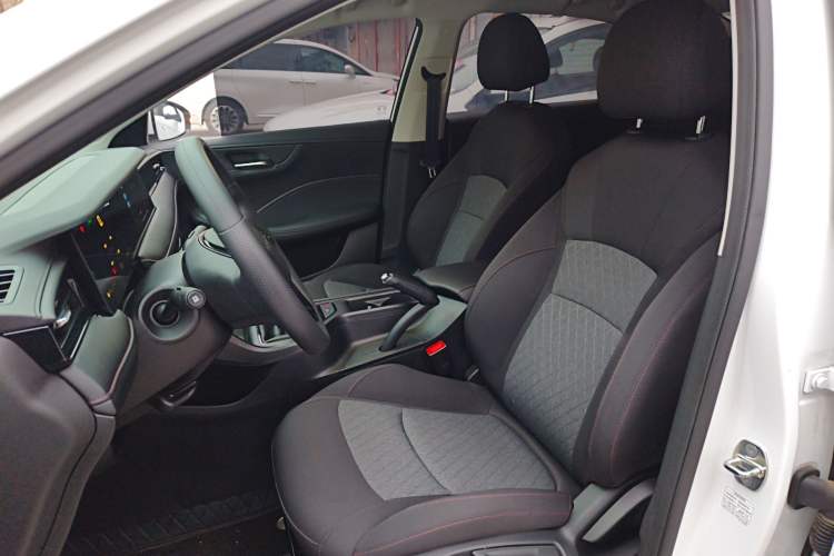 Used Roewe i5 2026 Model 1.5L Manual Comfort Version Left Front Seat