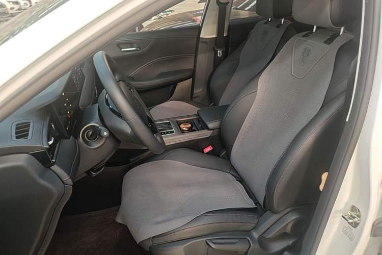 Used Roewe i5 2026 Model 1.5L CVT Luxury Version Left Front Seat