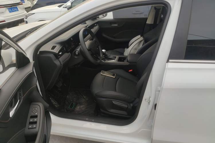 Used Roewe i5 2026 Model 1.5L CVT Luxury Version Left Front Seat
