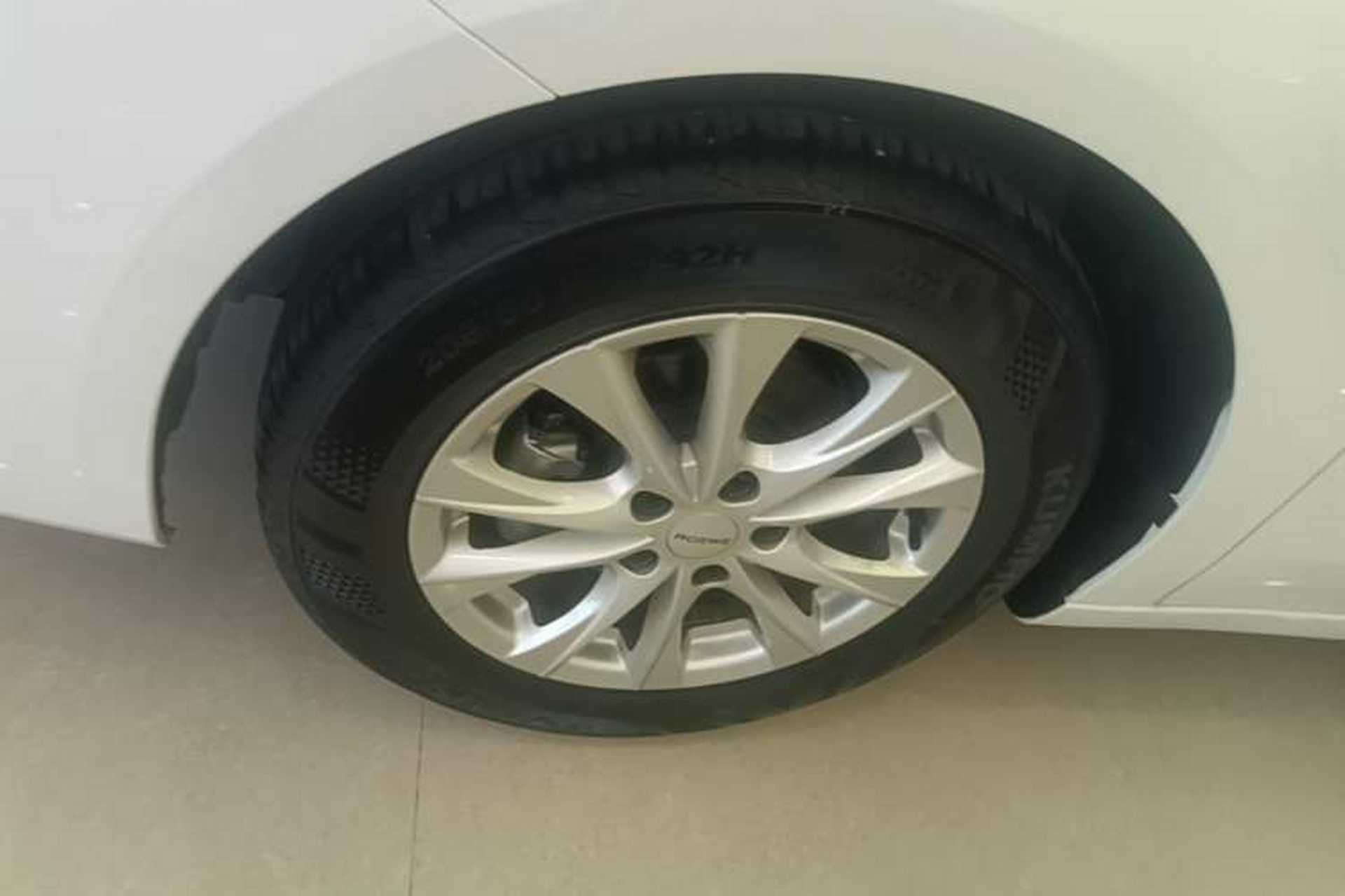 Used Roewe i5 2026 Model 1.5L Manual Comfort Version Left Front Wheel Hub