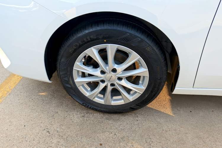 Used Roewe i5 2026 Model 1.5L CVT Luxury Version Left Front Wheel Hub