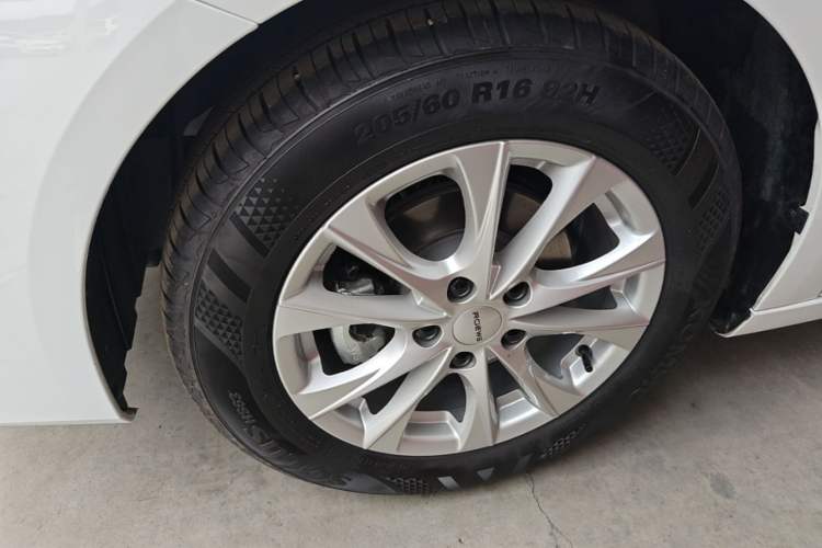 Used Roewe i5 2026 Model 1.5L CVT Luxury Version Left Front Wheel Hub