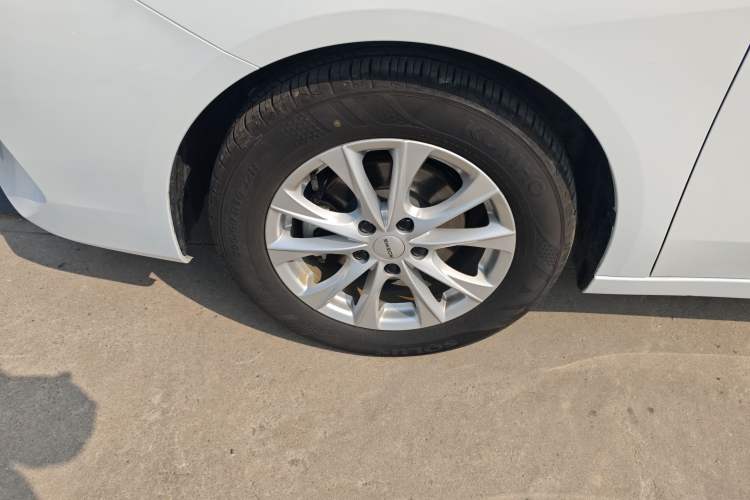 Used Roewe i5 2026 Model 1.5L CVT Luxury Version Left Front Wheel Hub
