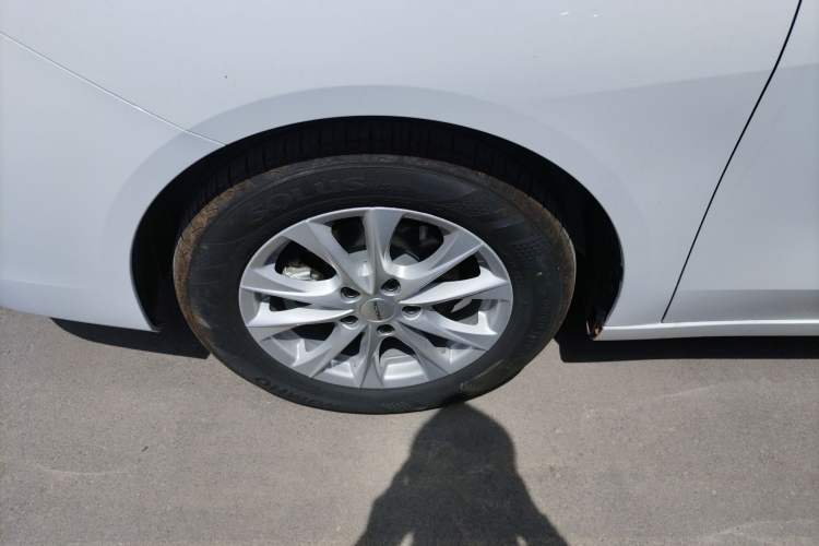 Used Roewe i5 2026 Model 1.5L Manual Comfort Version Left Front Wheel Hub