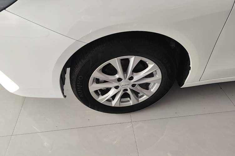 Used Roewe i5 2026 Model 1.5L Manual Comfort Version Left Front Wheel Hub
