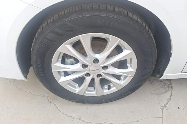 Used Roewe i5 2026 Model 1.5L Manual Comfort Version Left Front Wheel Hub